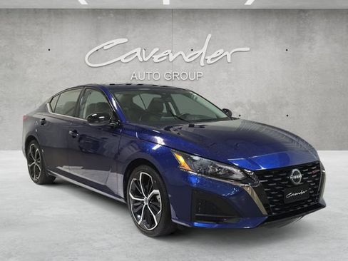 Used 2024 Nissan Altima 2.5 SR FWD image 2