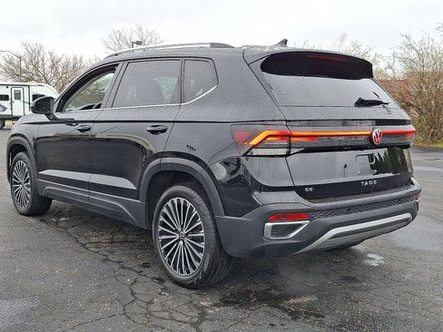 Used 2025 Volkswagen Taos SE FWD image 22
