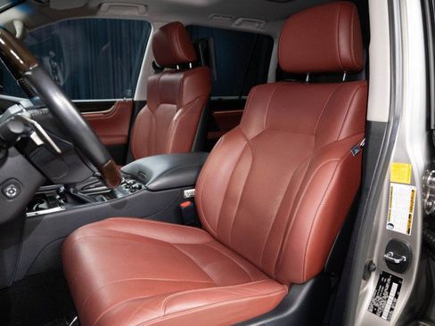 Used 2019 Lexus LX 570 4WD w/ Luxury Package image 11