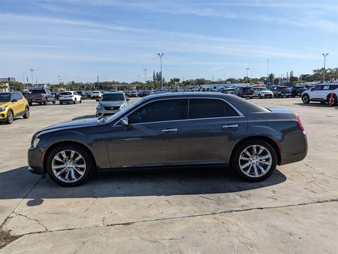 Used 2019 Chrysler 300 Limited image 6