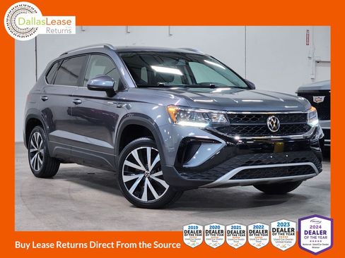 Used 2022 Volkswagen Taos SE FWD image 1