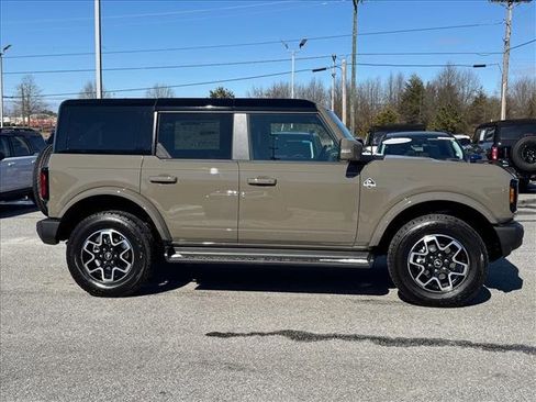 New 2025 Ford Bronco Outer Banks image 2