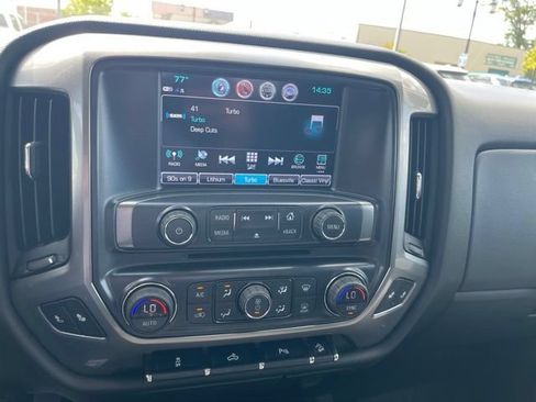 Used 2018 Chevrolet Silverado 1500 LT w/ Midnight Edition AWD/4WD image 8