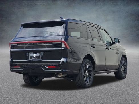 New 2026 Lincoln Navigator Reserve w/ Jet Appearance Package AWD/4WD image 7