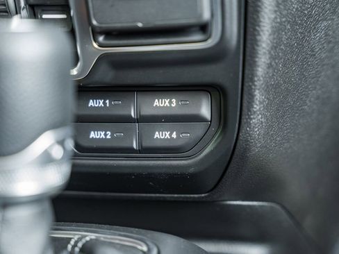 New 2025 Jeep Gladiator Sport image 28