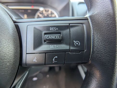 Used 2024 Nissan Rogue S FWD image 24