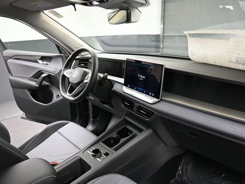 New 2026 Volkswagen Tiguan SE image 12