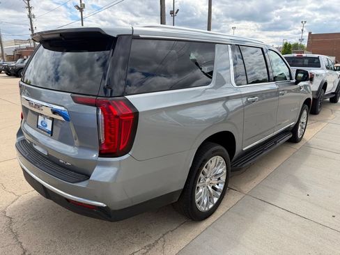 Used 2024 GMC Yukon XL SLT w/ SLT Premium Package AWD/4WD image 11
