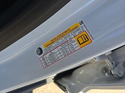 Used 2025 Chevrolet Traverse RS w/ LPO, Floor Liner Package AWD/4WD image 17
