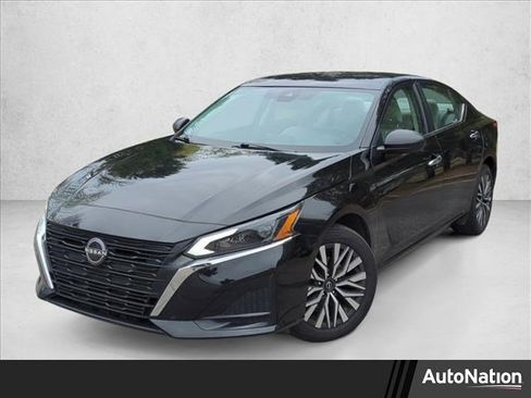 Used 2024 Nissan Altima 2.5 SV AWD/4WD image 1