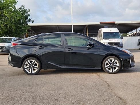 Used 2017 Toyota Prius Three Touring FWD image 4