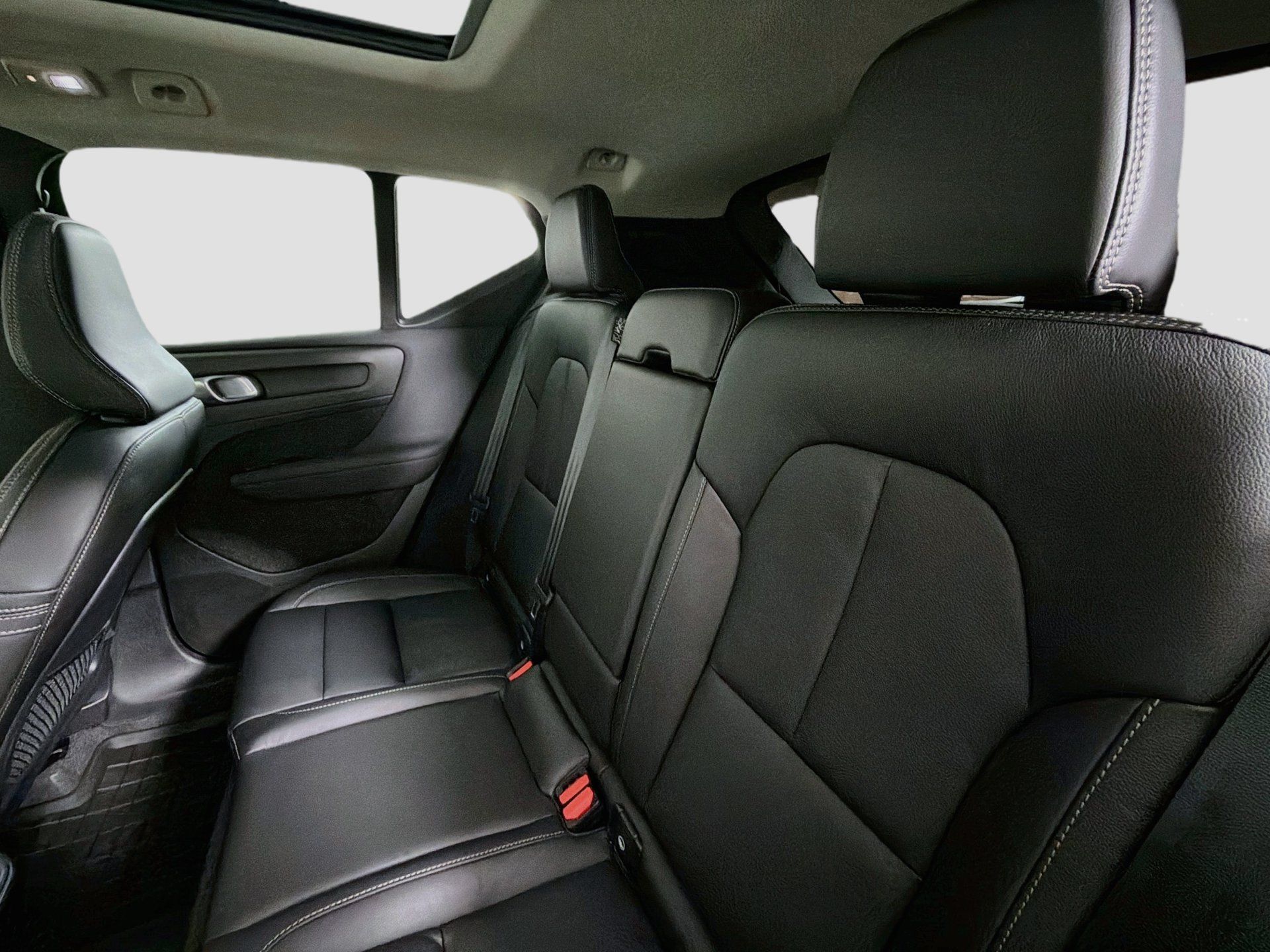 Certified 2023 Volvo XC40 B4 Plus w/ Protection Package Premier FWD image 25