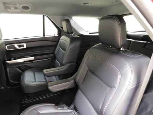 Used 2022 Ford Explorer XLT w/ Equipment Group 202A image 35