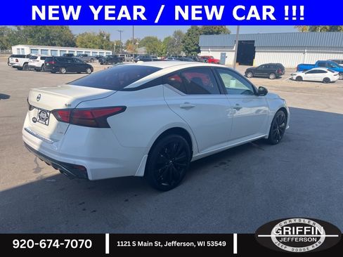 Used 2020 Nissan Altima 2.5 SR w/ Premium Package image 5