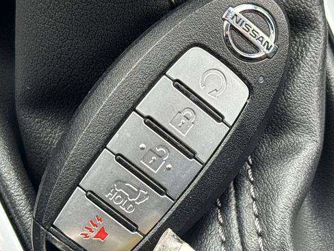 Used 2020 Nissan Rogue SV image 36