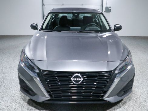 Used 2025 Nissan Altima 2.5 SV FWD image 4