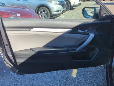 Used 2016 Honda Civic Touring image 16