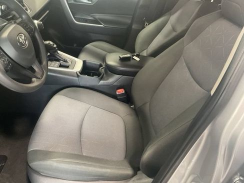 Used 2025 Toyota RAV4 XLE AWD/4WD image 11