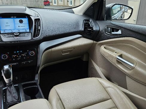 Used 2019 Ford Escape SEL image 17