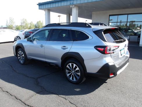 Used 2023 Subaru Outback Limited w/ Popular Package #2 AWD/4WD image 3