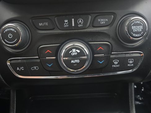 Certified 2023 Jeep Cherokee Altitude Lux image 16