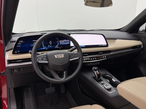Used 2024 Cadillac XT4 Luxury w/ Cold Weather Package FWD image 22