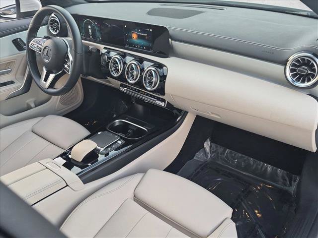 Used 2023 Mercedes-Benz CLA 250 image 22
