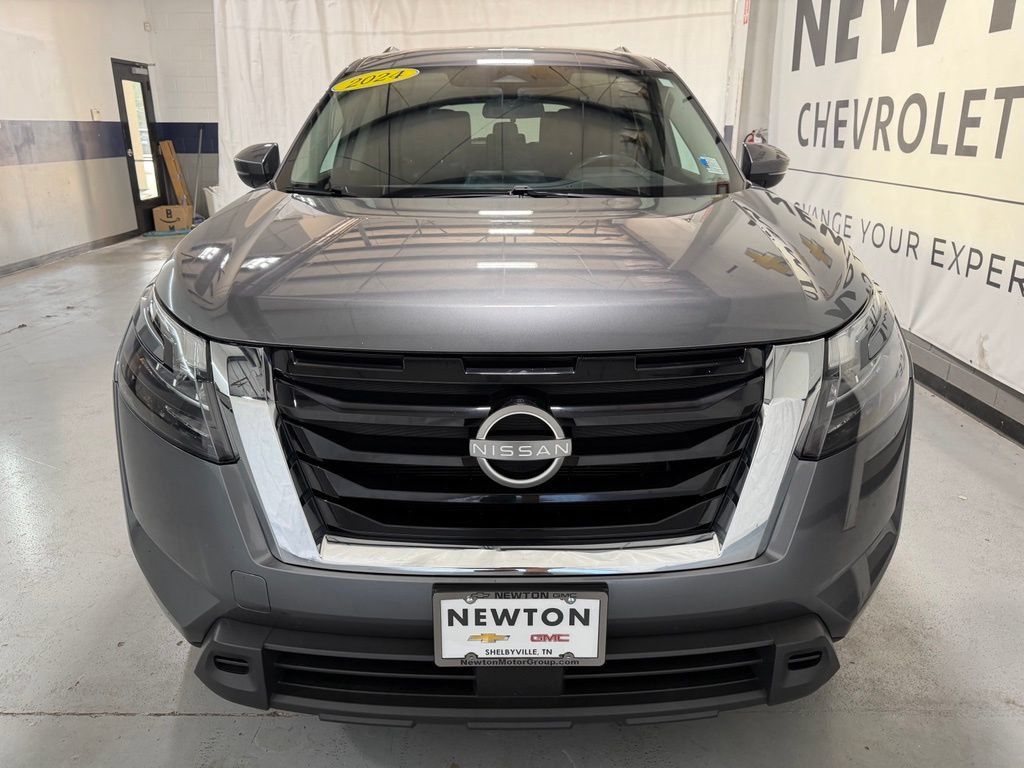 Used 2024 Nissan Pathfinder SV FWD image 35