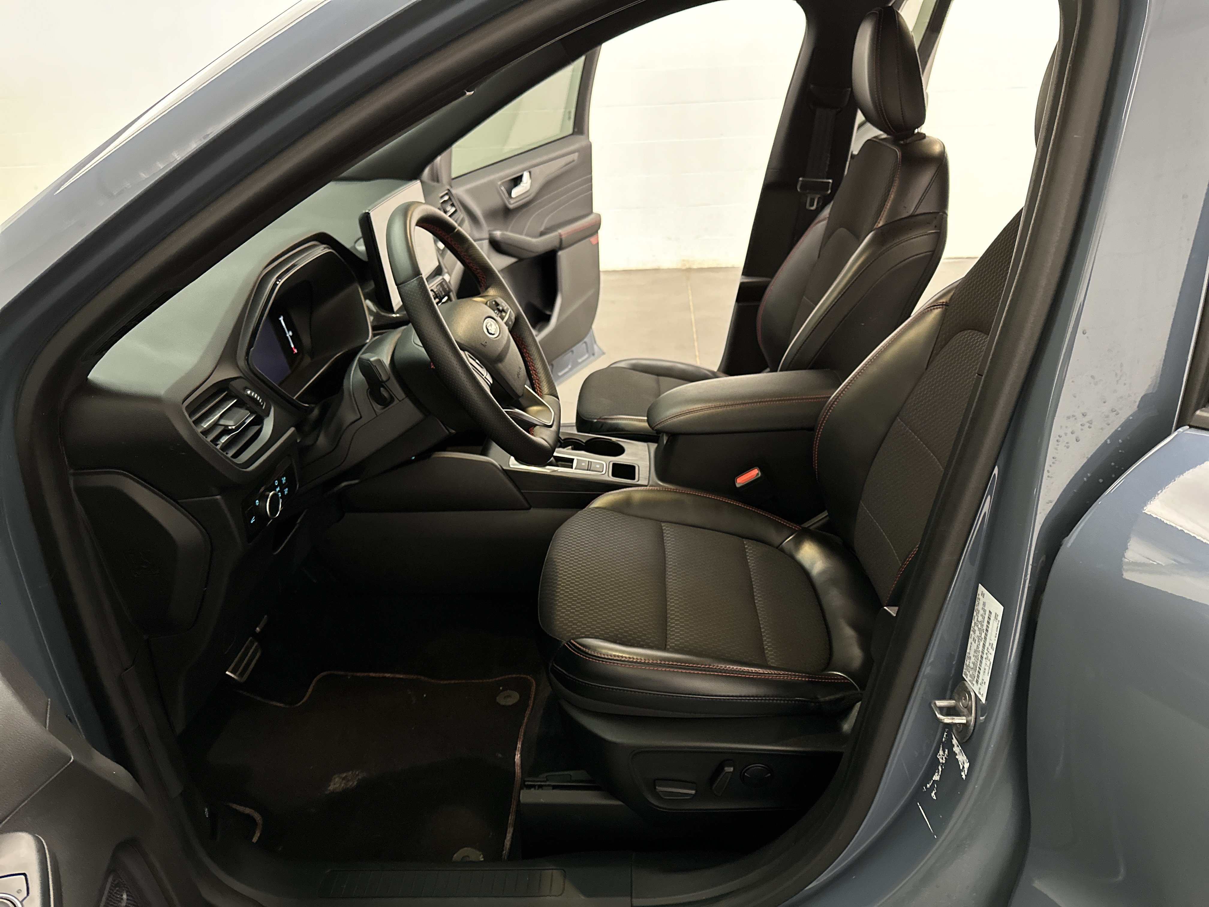 Used 2023 Ford Escape ST-Line w/ Tech Pack #1 AWD/4WD image 16