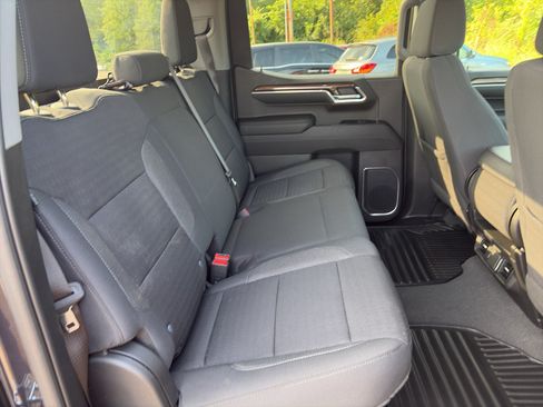Used 2023 Chevrolet Silverado 1500 LT AWD/4WD image 11