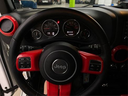 Used 2015 Jeep Wrangler Unlimited Rubicon AWD/4WD image 22