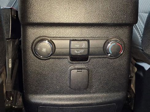 Used 2018 Ford Explorer XLT image 14