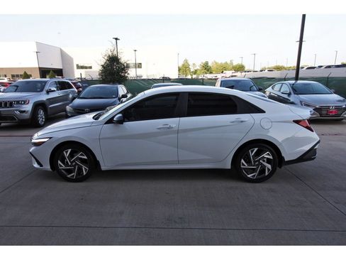 Certified 2025 Hyundai Elantra SEL FWD image 6
