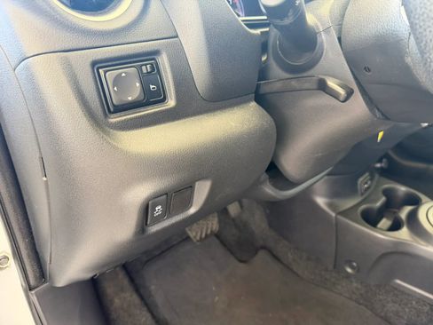 Used 2017 Nissan Versa SV w/ SV Special Edition Package FWD image 11