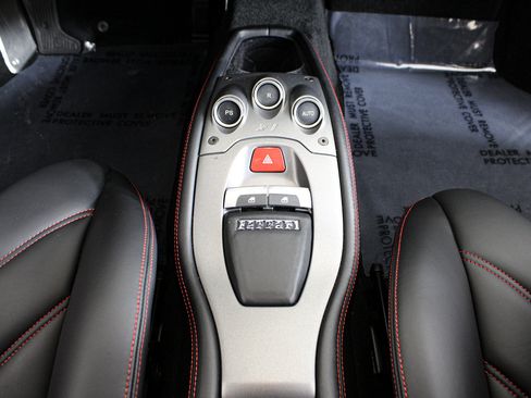 Certified 2015 Ferrari 458 Italia Coupe RWD image 32