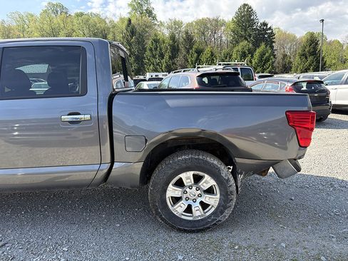 Used 2019 Nissan Titan SV AWD/4WD image 2