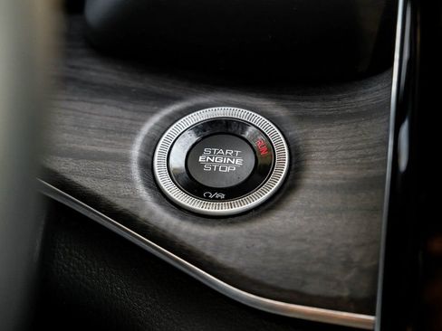 Used 2022 Jeep Grand Cherokee Overland w/ Luxury Tech Group IV image 31