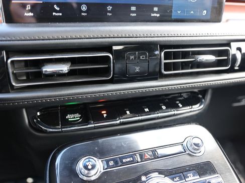 Used 2022 Lincoln Nautilus Reserve image 25