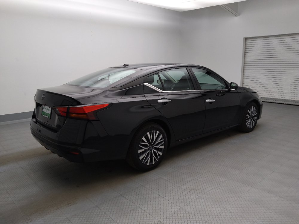 Used 2025 Nissan Altima 2.5 SV FWD image 10