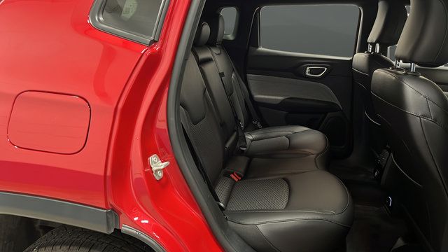 Used 2024 Jeep Compass Latitude AWD/4WD image 24