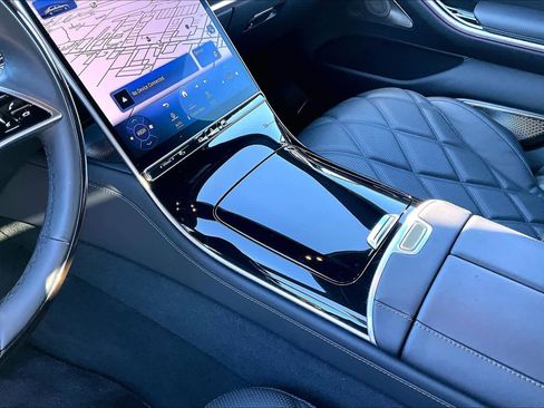 Certified 2024 Mercedes-Benz Maybach S 580 4MATIC image 17