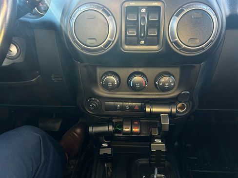 Used 2018 Jeep Wrangler Unlimited Sport S AWD/4WD image 12
