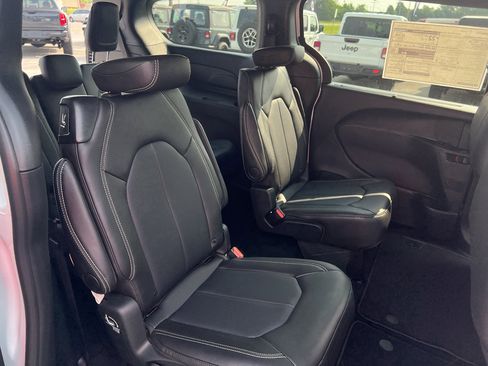 New 2025 Chrysler Voyager LX image 12