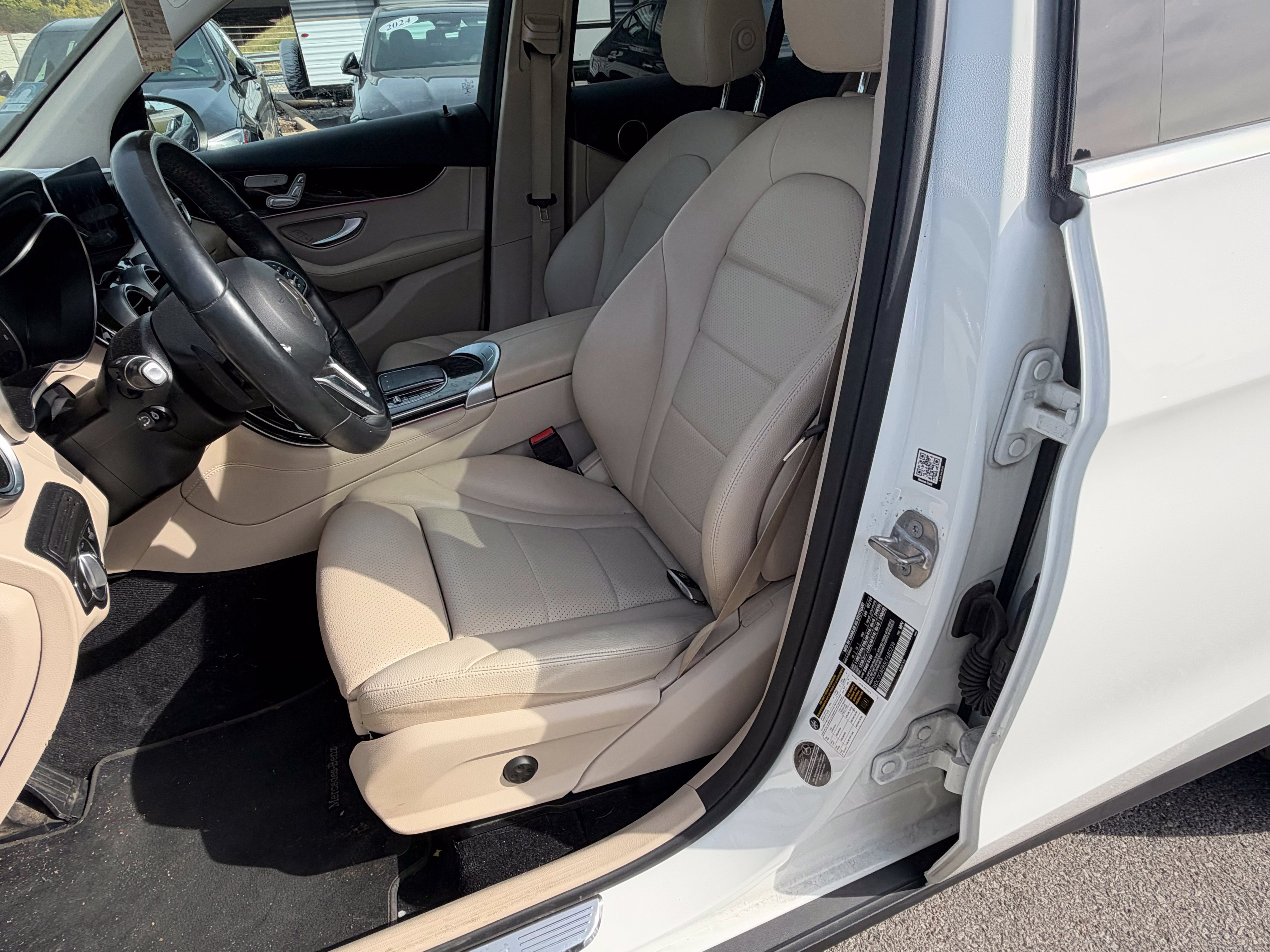 Used 2020 Mercedes-Benz GLC 300 4MATIC image 12