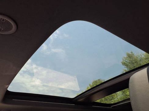 Certified 2025 Land Rover Range Rover Evoque S image 18