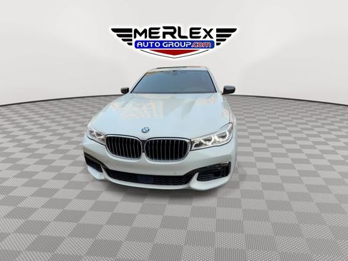 Used 2018 BMW 750i w/ Executive Package RWD image 3
