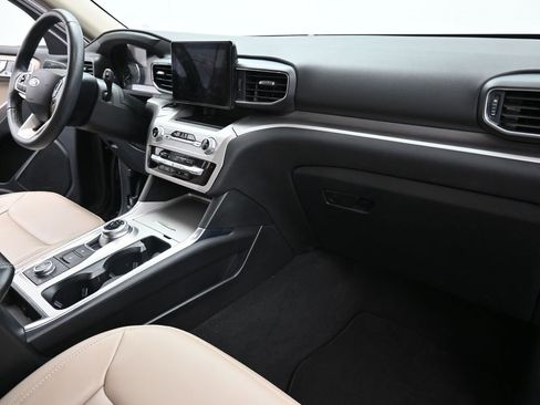 Certified 2022 Ford Explorer XLT w/ Equipment Group 202A image 16