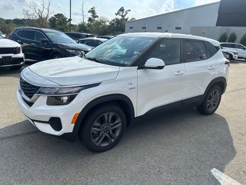 Certified 2023 Kia Seltos LX AWD/4WD image 3