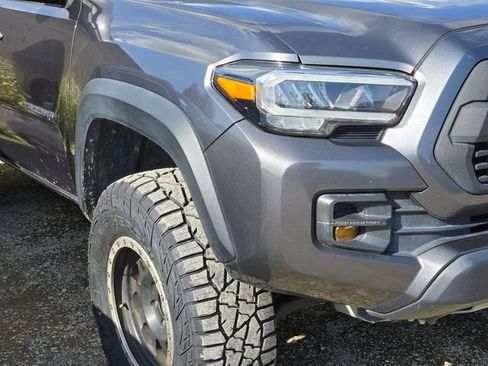 Used 2021 Toyota Tacoma TRD Off-Road w/ Technology Package AWD/4WD image 4