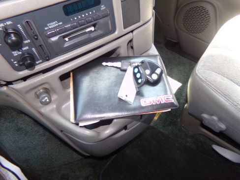 Used 1998 Chevrolet Astro w/ Convenience Group image 66